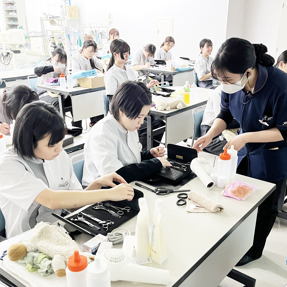 実習器具の確認と、耳掃除用の綿棒作り♪